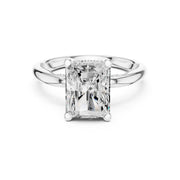 Elegant 2.5ct Solitaire Diamond Ring with Accent Side Stones