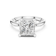 Elegant 2.5ct Solitaire Diamond Ring with Accent Side Stones