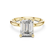 Elegant 2.5ct Solitaire Diamond Ring with Accent Side Stones