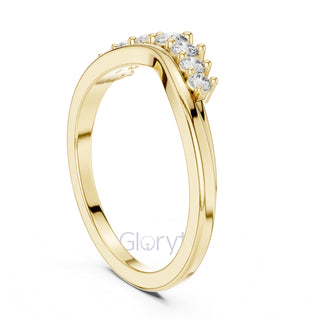 Round Cut Diamond Chevron Crown Band