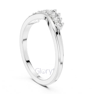 Round Cut Diamond Chevron Crown Band