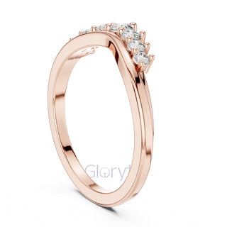 Round Cut Diamond Chevron Crown Band