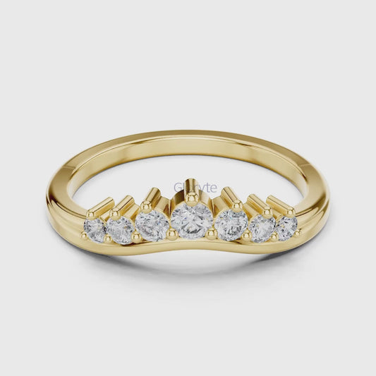 Round Cut Diamond Chevron Crown Band